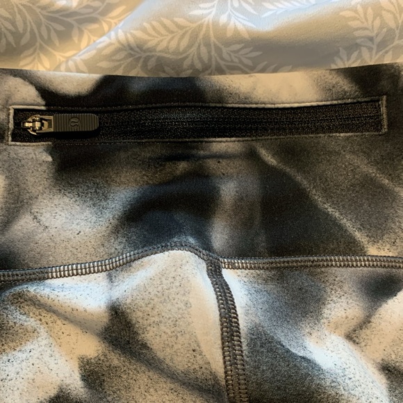 Lululemon Speed Up Crop 21” - Picture 4 of 7